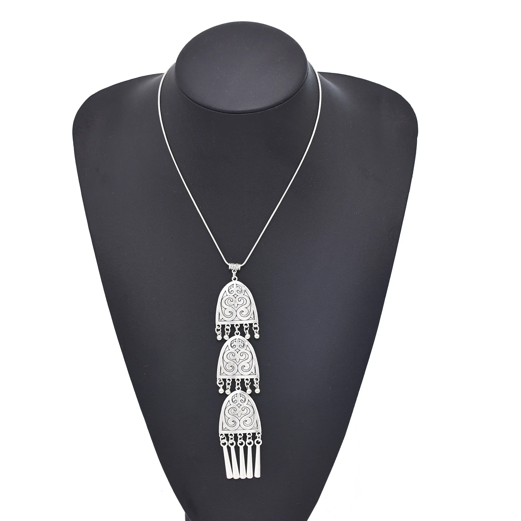Women Accessories Nepal - Vintage silbrige ethnische Element-Anhänger-Halskette für Frauen,
